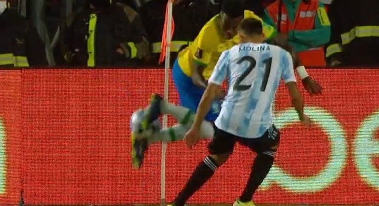 არანორმალურია! - რა გაუკეთა ვინიციუსმა არგენტინელ მცველს ? (ვიდეო)