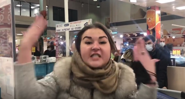 "დიდება რუსეთს" - ნახეთ რა ხდება კარფურში (ვიდეო)