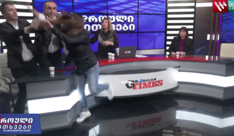 დეპუტატი, ნონა მამულაშვილი დავით ლორიას ფიზიკურად დაუპირისპირდა - ვიდეო