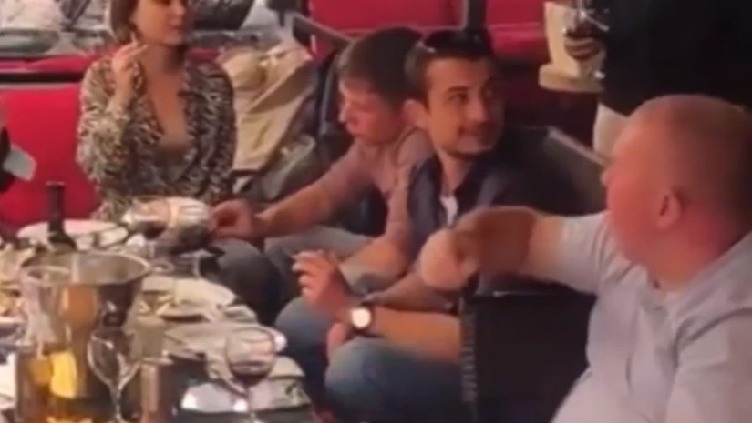 (ვიდეო) „გააცანით ყველას ქვეყნის გამყიდველები“ - ოკუპანტების „გულიანკა“ ახალ აღმაშენებელზე