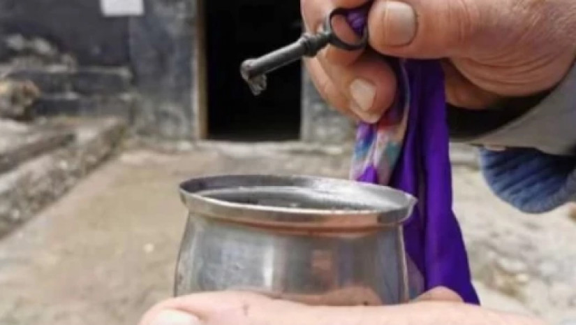 სასწაული ახალციხეში - წმინდა გასაღები, რომელსაც ტაძრის მცველი ბავშვებს პირში ავლებს და ლაპარაკს აწყებინებს