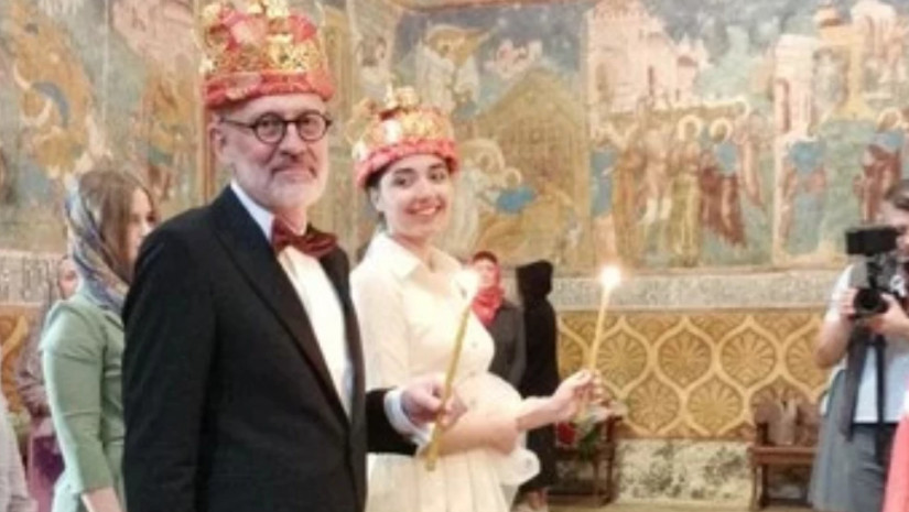 ვინ არის 20 წლის ქართველი გოგონა, რომელმაც 38 წლით უფროს ცნობილი რუს მსახიობზე საიდუმლოდ იქორწინა