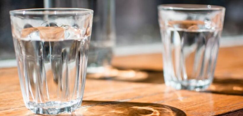 რა მოხდება, თუკი უზმოზე წყლის სმას წესად აქცევთ?