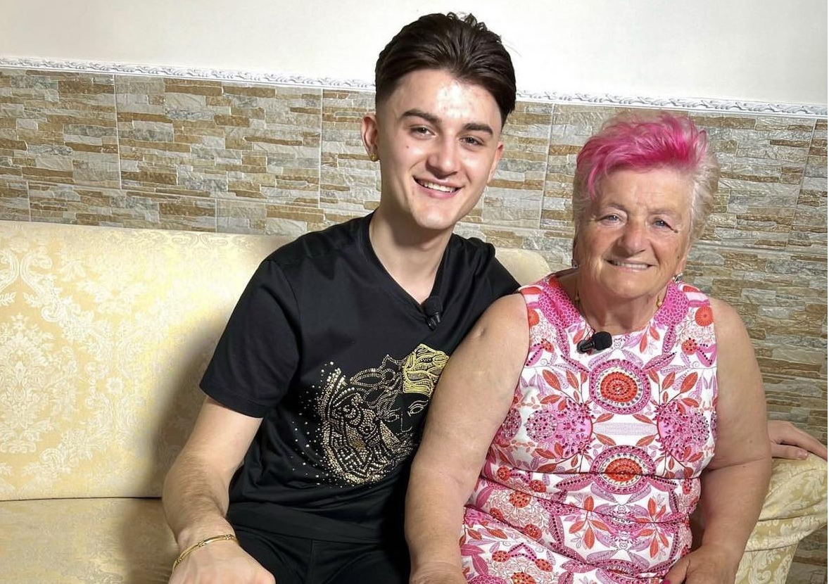 "მისი დანახვისას პეპლები ვიგრძენი" - 19 წლის ბიჭმა 76 წლის ბებო დანიშნა