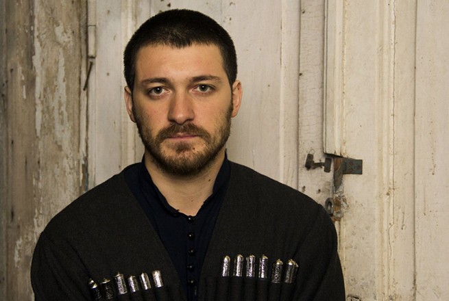 „არ მომწონს დახვრეტილი ცხვირები, ენები, სხეულზე ყველგან ტატუ… დედაჩემის დროს ასეთი ქალი ცოლად რომ მოგეყვანა, სახლიდან გამოგაგდებდნენ და სხვებიც იტყოდნენ, მეძავი შეირთოო…” – თორნიკე გოგრიჭიანი