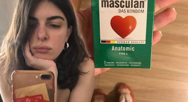 "სალაროსთან ბიჭი მედგა რომელიც ძალიან დაძაბული იყო დავეხდე და პრეზერვატივს ყიდულობდა , ხოდა მეც .... "