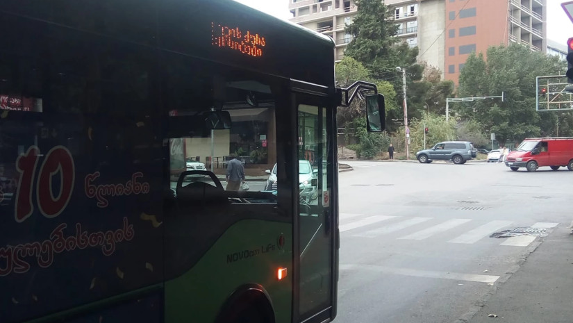 „მხოლოდ საქართველოში  მძღოლმა ავტობუსი გაჩერებაზე მიატოვა, გადავიდა ქუჩის მეორე მხარეს, იყიდა შოთი და...“ რა მოხდა 383 ნომერ ავტობუსში ?