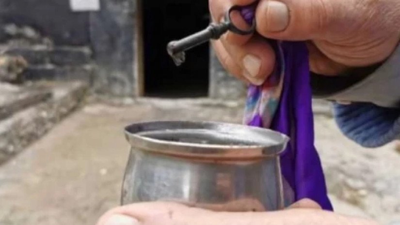 სასწაული ახალციხეში - წმინდა გასაღები, რომელსაც ტაძრის მცველი ბავშვებს პირში ავლებს და ლაპარაკს აწყებინებს