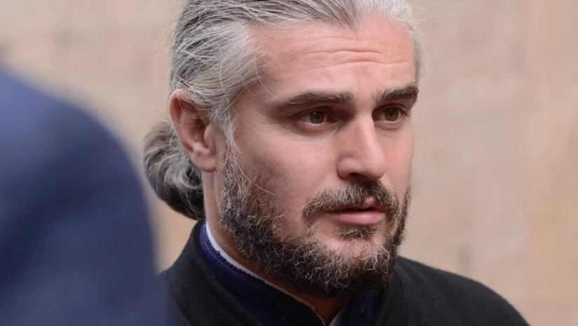 "ერთმა სასულიერო პირმა მკითხა 17 წლის შვილზე - რა ქენი, გოგოებთან გყავდაო?! მე ჩემი შვილი მრევლის წევრს გავატანე, წავაყვანინე, ფული მივეციო... კინაღამ გონება დავკარგე..." - მამა შალვა კეკელია