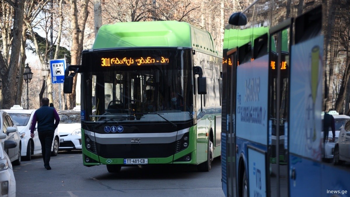 ”ავტობუსში ერთი ბებო ამოვიდა, სუსტად იყო და ბარბაცებდა, იქვე 18 წლის ბიჭი იჯდა, რომელიც არც კი განძრეულა. ამ ბიჭს ყველამ ლანძღვა-გინება დაუწყო, მაგრამ…”