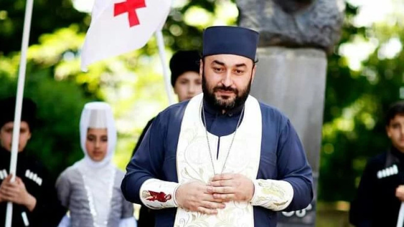 “დისტრიბუციის ბიჭები, თურმე, ეფანცქვალებიან მარკეტებში მომუშავე მანდილოსნებს” – მღვდელი ლევან ჯიქური