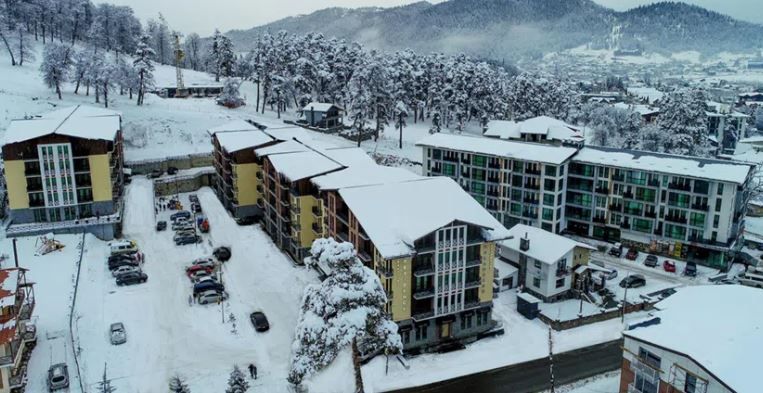 "სათხილამურო ტრასის პერსონალმა უმოწყალოდ სცემა თბილისიდან ჩასული 17-18 წლის ბავშვები“- სოც-ქსელში ბაკურიანში არსებულ ვითარებაზე წერენ