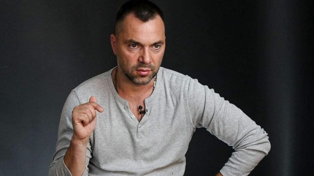 ზელენსკის ადმინისტრაციამ ყველაფერი გააკეთა ომის დასაწყებად - საკუთარი იდიოტიზმისთვის ფასს უკრაინელების სისხლითა და უკრაინის მომავლით იხდის - არესტოვიჩი