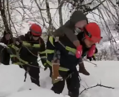 „ ჩვენი ოჯახი, ჩვენი პატარა თაია და ბებია-ბაბუა ზვავსაშიშ ზონას განარიდეს“ - მაკო ჩხარტიშვილი მაშველებს მადლობას უხდის