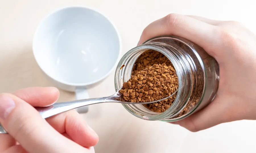 "არ დაასხათ ადუღებული წყალი" - როგორ უნდა დალიოთ ხსნადი ყავა