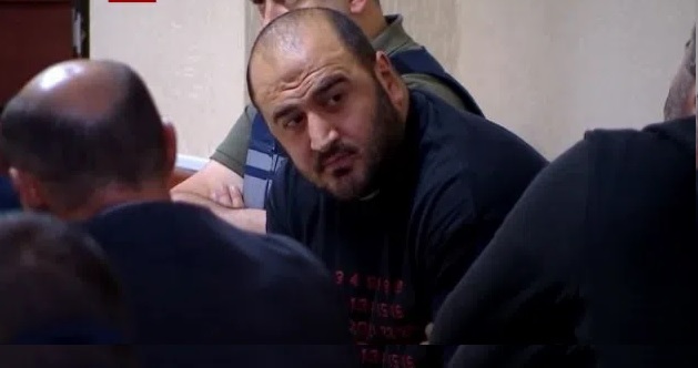 "რატის ბარში" 18 წლის ბიჭის მკვლელობაში ბრალდებულს, 19 წლის ასაკში სასტიკი მკვლეობა აქვს ჩადენილი - 18 წლის ბიჭი ქუჩაში ავტომატით ჩაცხრილა - რას ყვება მოკლულის დედა ბრალდებულზე