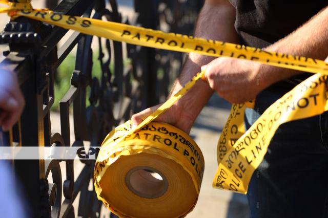 კორპუსის ეზოში დასისხლიანებული ახალგაზრდა კაცის ცხედარი იპოვეს! - რა მოხდა თბილისის ერთ-ერთ უბანში?