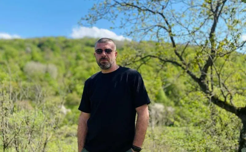 "დიდი ტრაგედია მოხდა... უკარგესი ადამიანი მოკლეს მანქანის გაჩერების გამო" - ცნობილია ისანში მოკლული მამაკაცის ვინაობა: რას ჰყვებიან ახლობლები