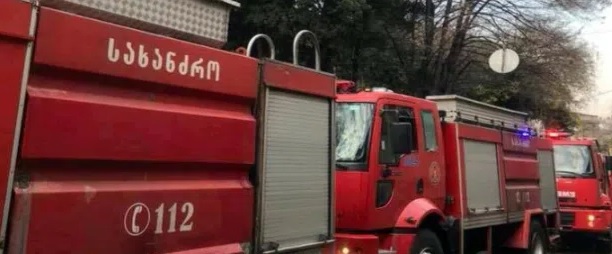 "გლდანში საცოდაობა ტრიალებს, დედა შოკიდან ვერ გამოდის, 3 წლამდე ბავშვი გაიგუდა" - საცხოვრებელ სახლში გაჩენილ ხანძარს მცირეწლოვანი ემსხვერპლა