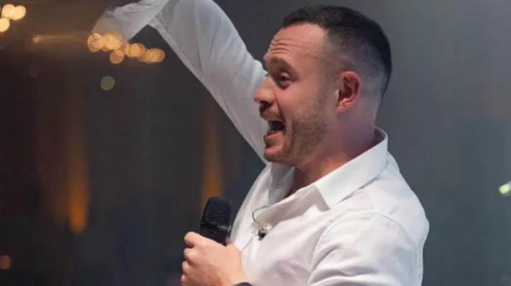 "ცოტაღა დამაკლდა, სცენაზე გული არ წამსვლოდა" - რას ყვება ჯგუფ „ურსას“ სოლისტი, გიორგი ძოწენიძე